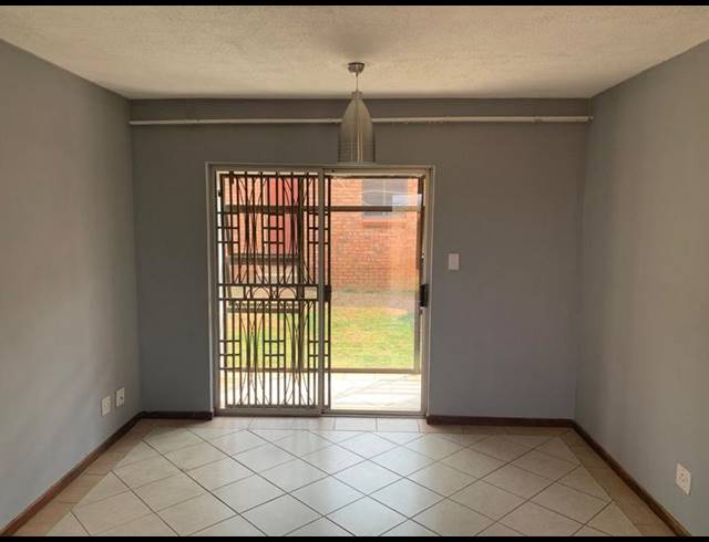 2 BEDROOM APARTMENT FOR SALE IN MOOIKLOOF RIDGE ESTATE